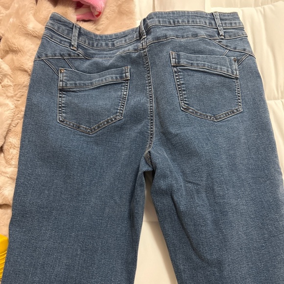 Cleo Capri Jeans - Picture 4 of 4